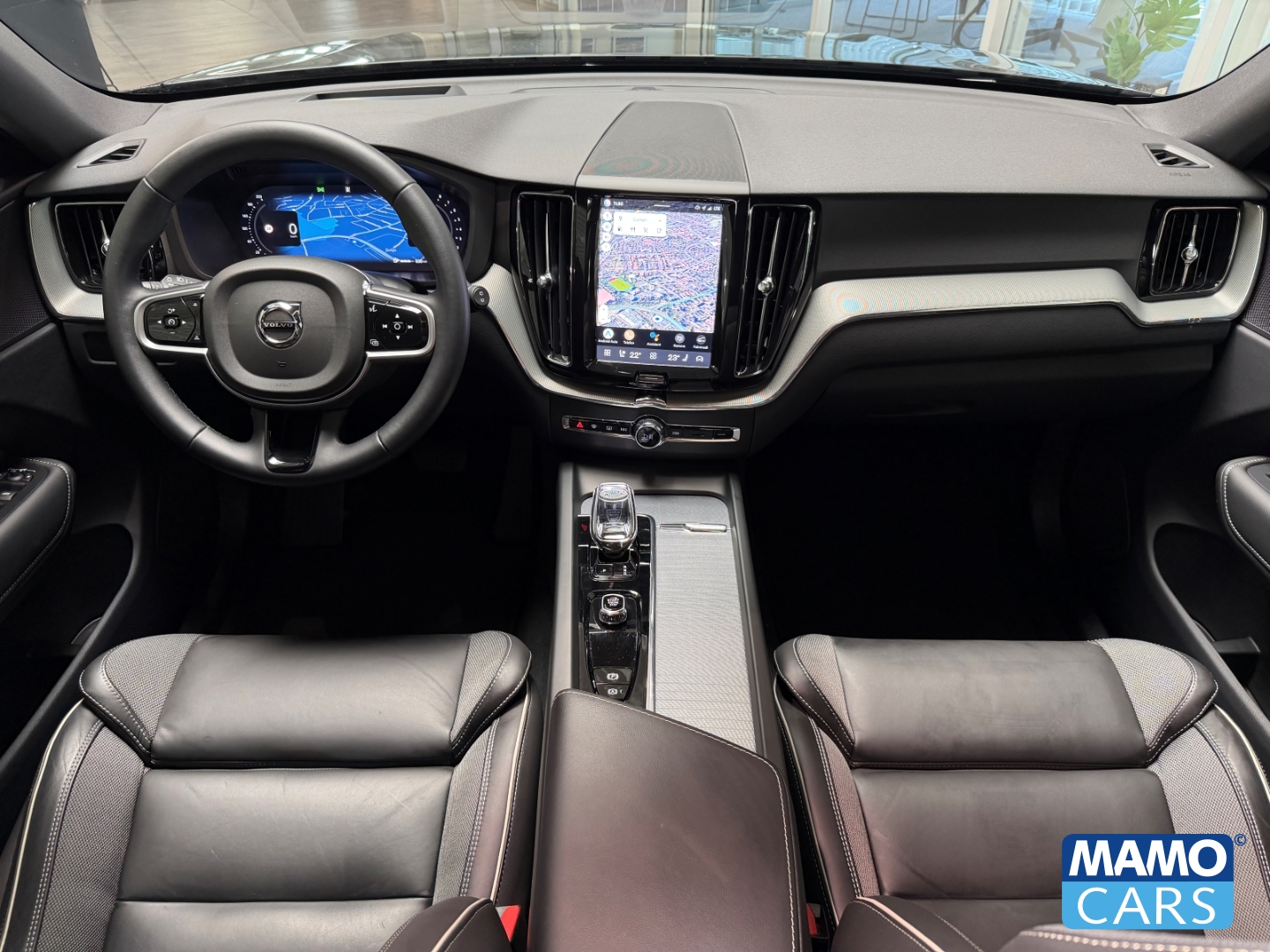Fahrzeugabbildung Volvo XC60 B5 AWD Plus Black Editi. BLIS/PANO/360°/HUD