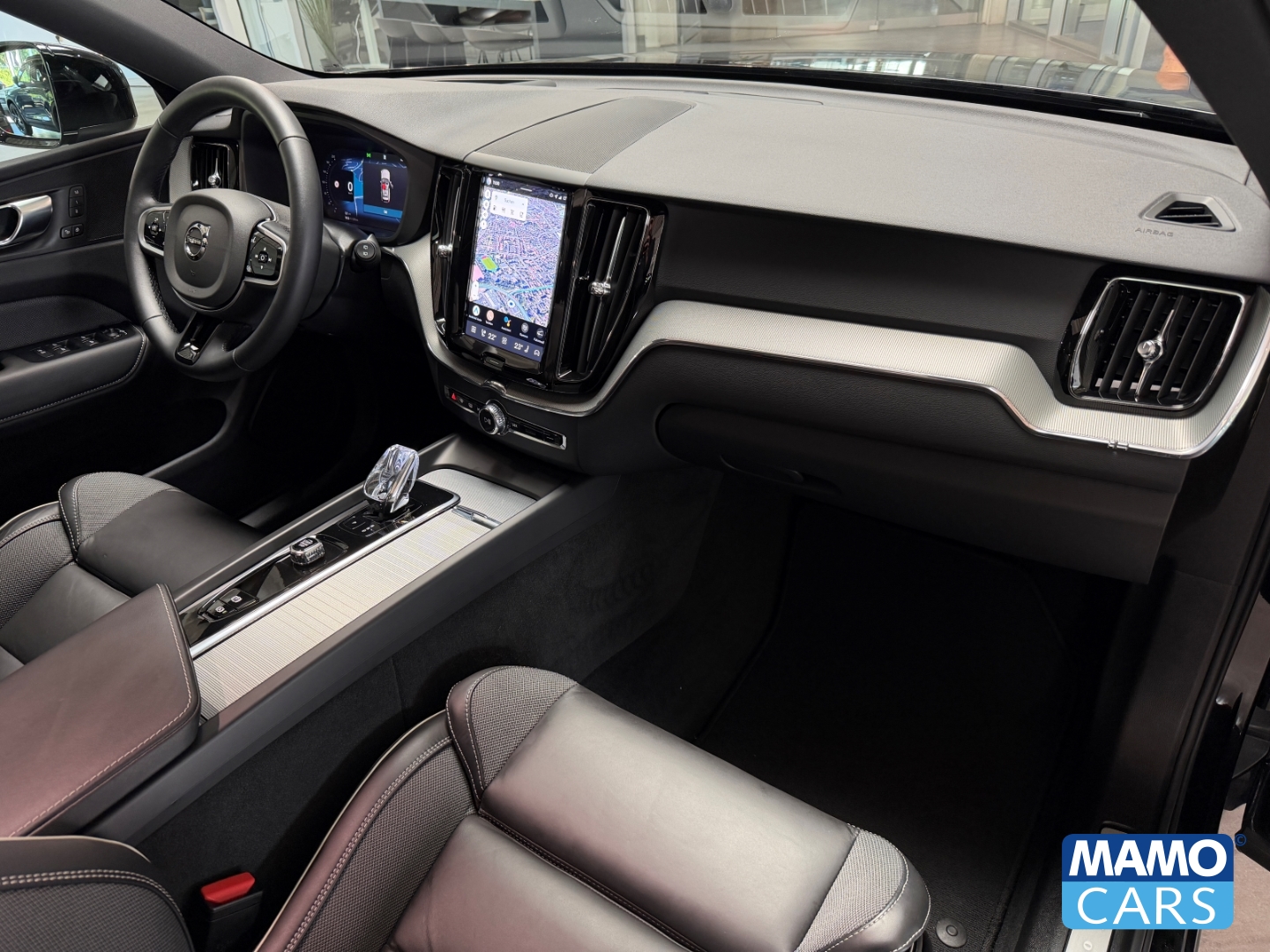 Fahrzeugabbildung Volvo XC60 B5 AWD Plus Black Editi. BLIS/PANO/360°/HUD