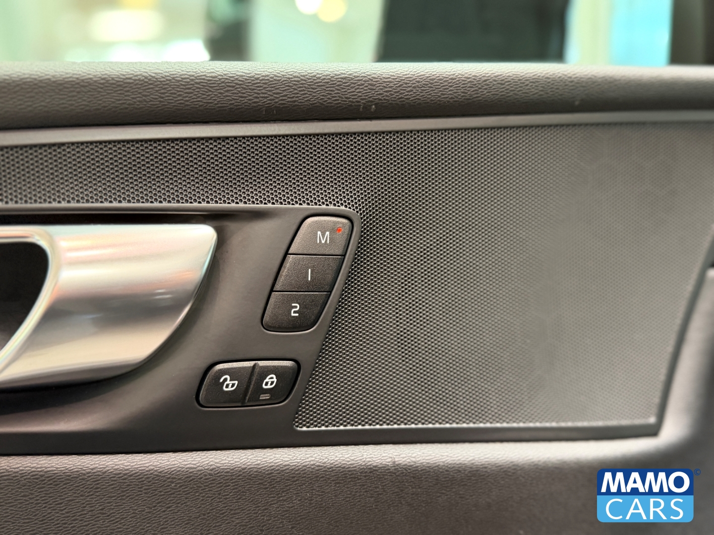 Fahrzeugabbildung Volvo XC60 B5 AWD Plus Black Editi. BLIS/PANO/360°/HUD