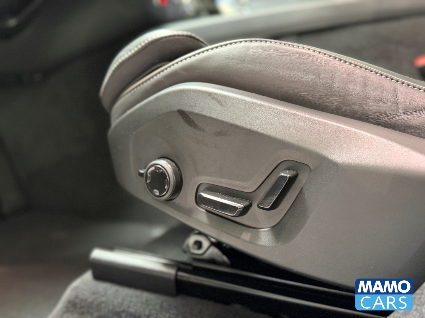 Fahrzeugabbildung Volvo XC60 B5 AWD Plus Black Editi. BLIS/PANO/360°/HUD