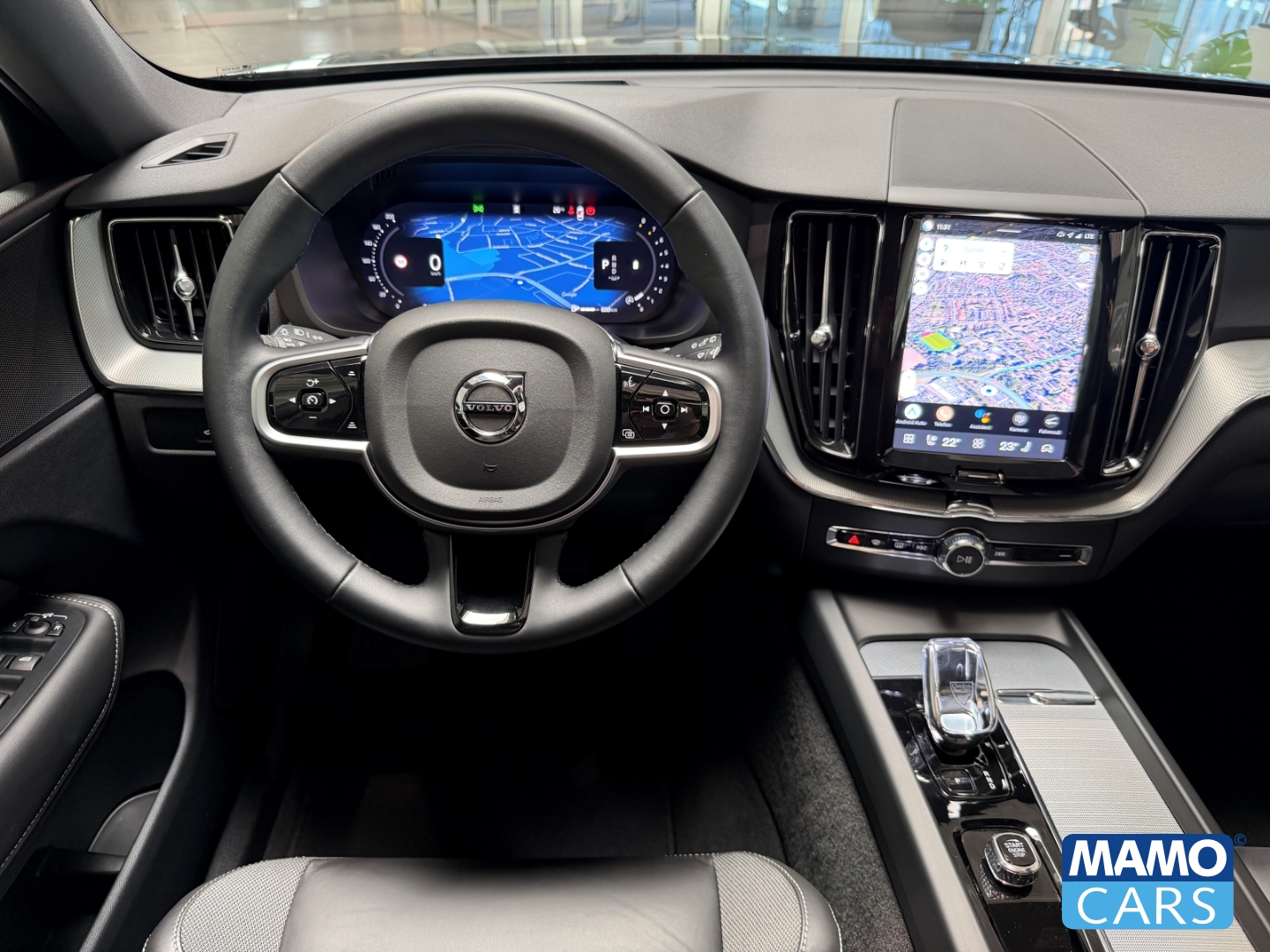 Fahrzeugabbildung Volvo XC60 B5 AWD Plus Black Editi. BLIS/PANO/360°/HUD