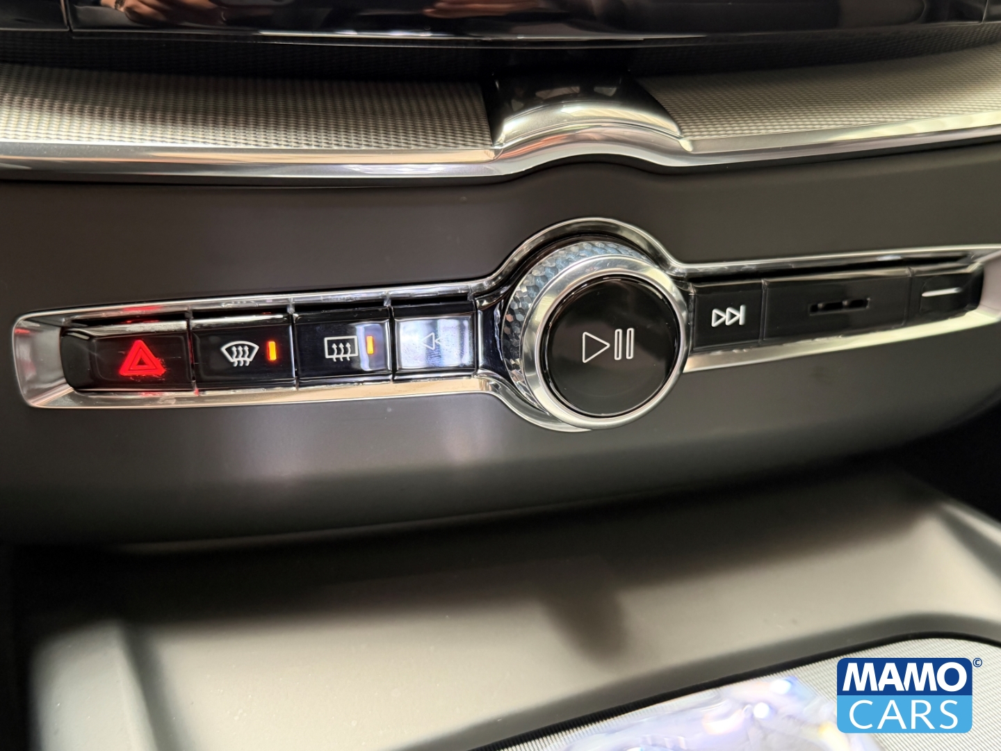 Fahrzeugabbildung Volvo XC60 B5 AWD Plus Black Editi. BLIS/PANO/360°/HUD