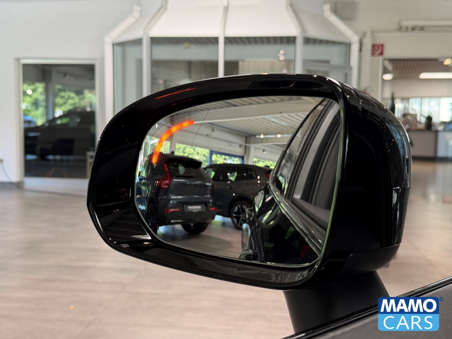 Fahrzeugabbildung Volvo XC60 B5 AWD Plus Black Editi. BLIS/PANO/360°/HUD