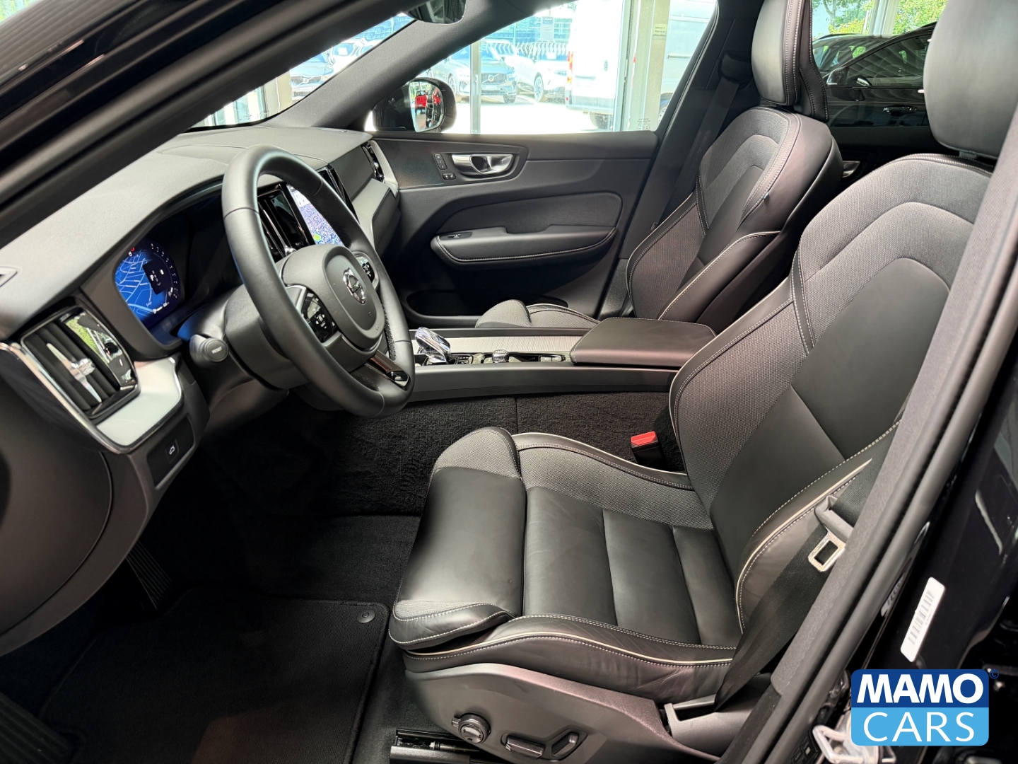 Fahrzeugabbildung Volvo XC60 B5 AWD Plus Black Editi. BLIS/PANO/360°/HUD