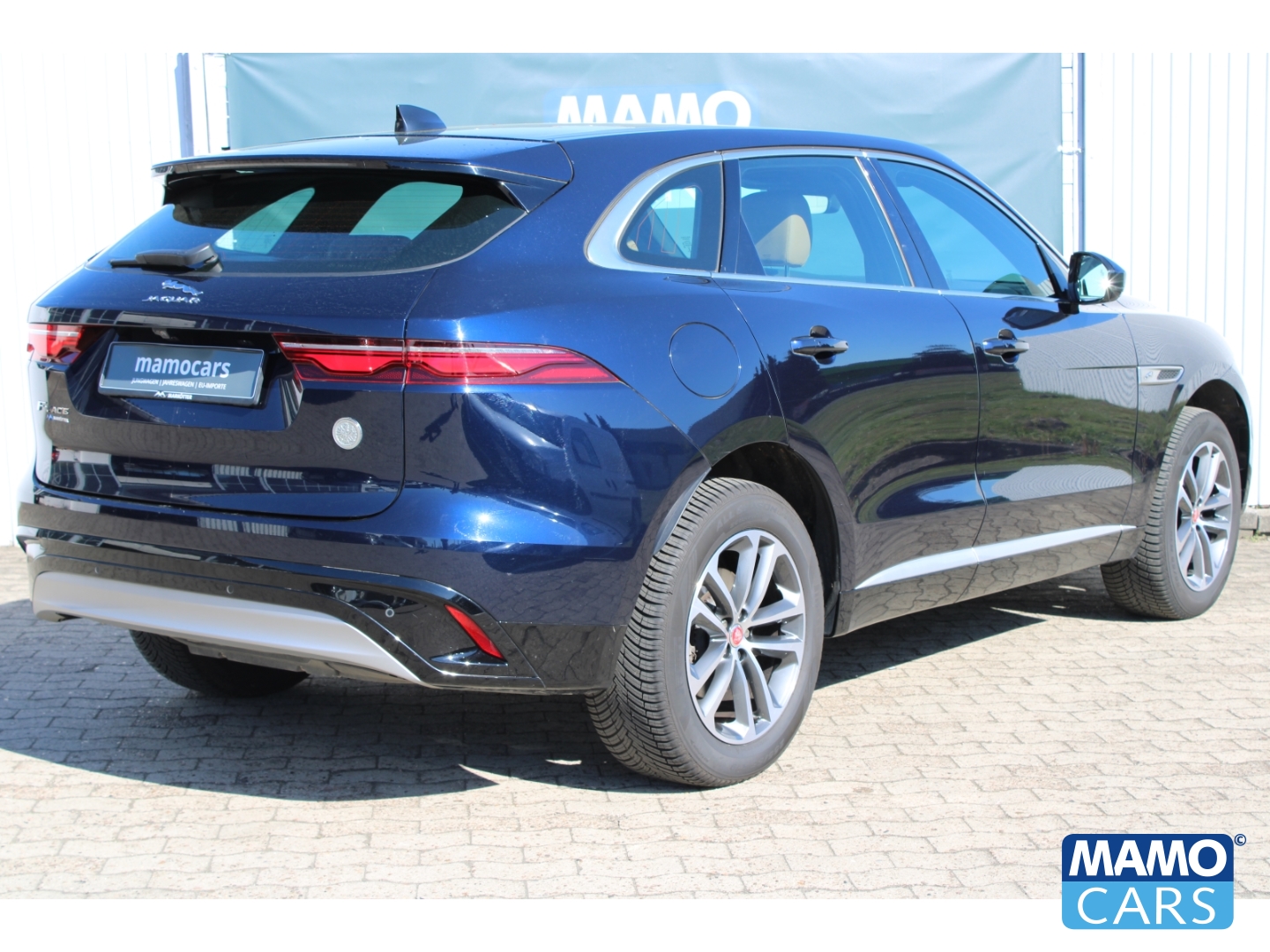 Fahrzeugabbildung Jaguar F-Pace SE AWD AHK/Pixel/Allwetter/Memory/Portofino