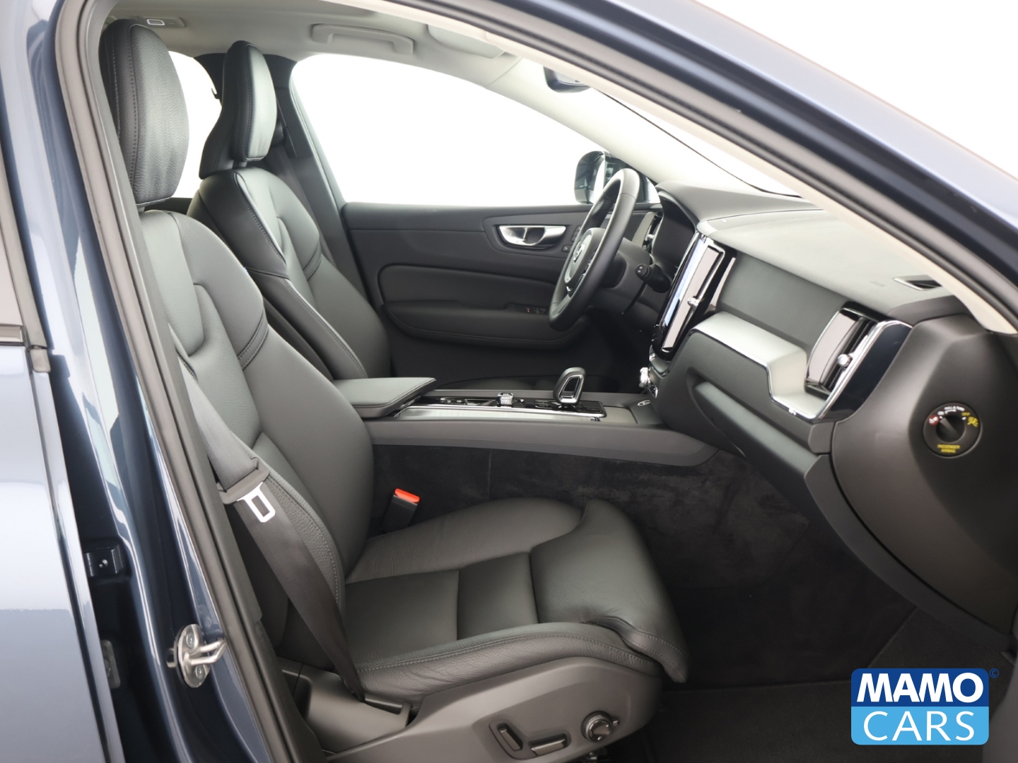 Fahrzeugabbildung Volvo XC60 T8 AWD Plus Dark ACC/PANO/HUD/BLIS/360°/AHK
