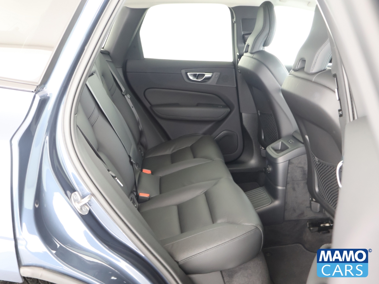 Fahrzeugabbildung Volvo XC60 T8 AWD Plus Dark ACC/PANO/HUD/BLIS/360°/AHK