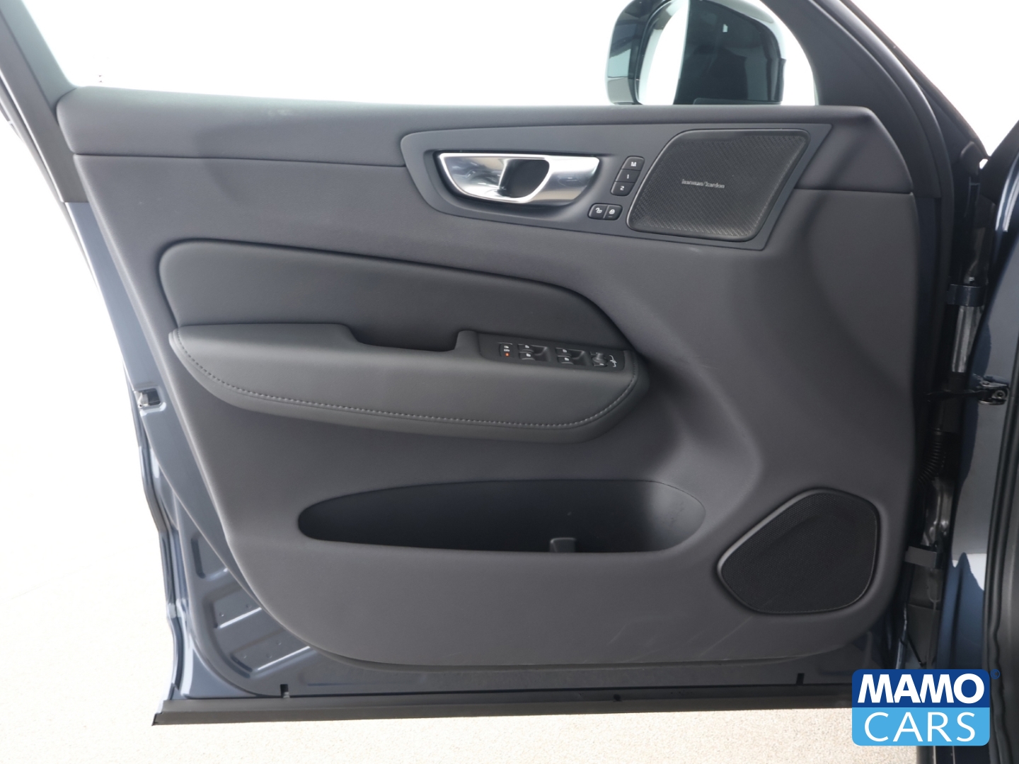 Fahrzeugabbildung Volvo XC60 T8 AWD Plus Dark ACC/PANO/HUD/BLIS/360°/AHK