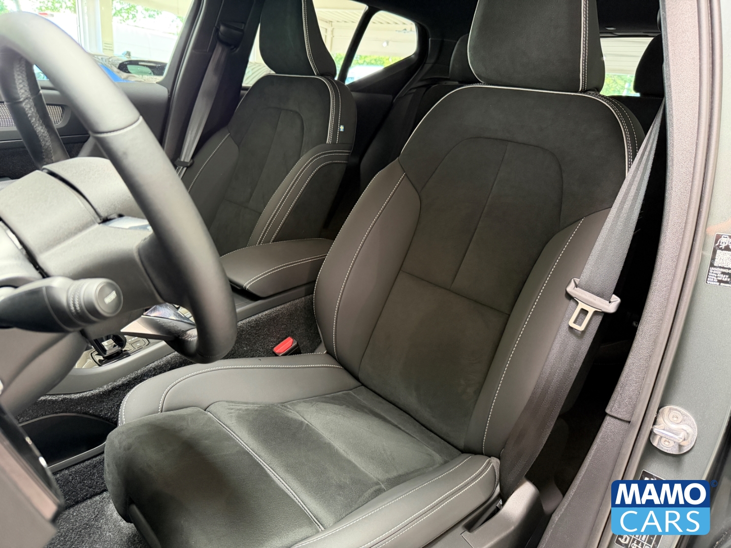 Fahrzeugabbildung Volvo EX40 Twin AWD Plus Dark AHK/ACC/BLIS/360CAM/SHZ