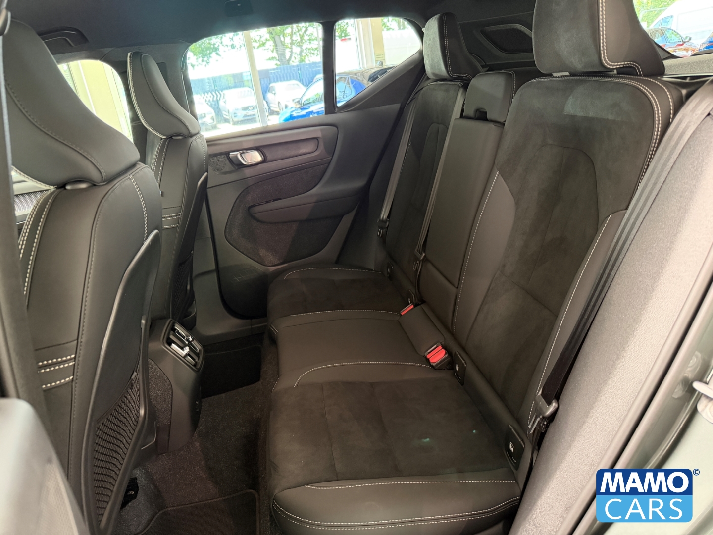 Fahrzeugabbildung Volvo EX40 Twin AWD Plus Dark AHK/ACC/BLIS/360CAM/SHZ