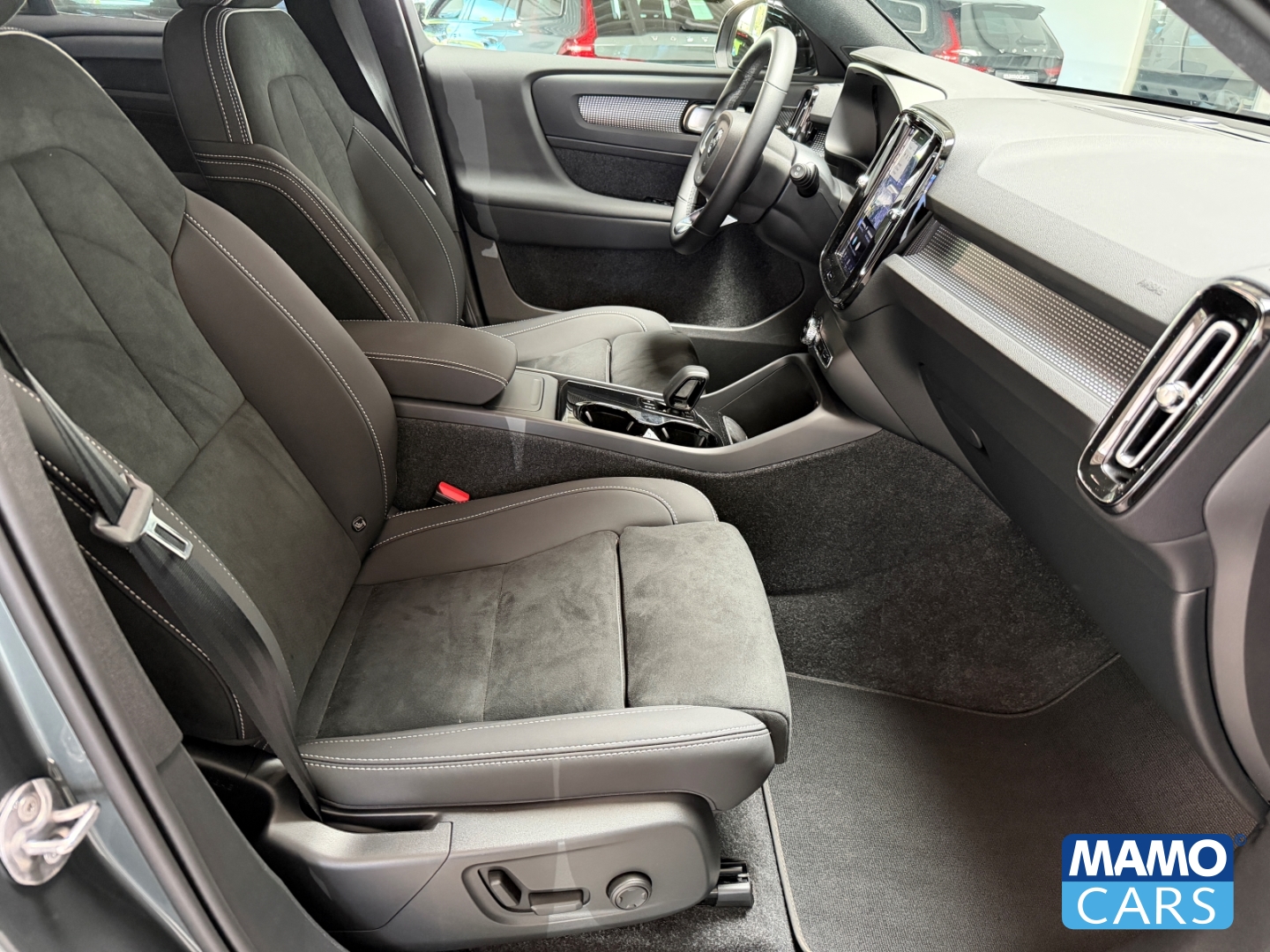 Fahrzeugabbildung Volvo EX40 Twin AWD Plus Dark AHK/ACC/BLIS/360CAM/SHZ