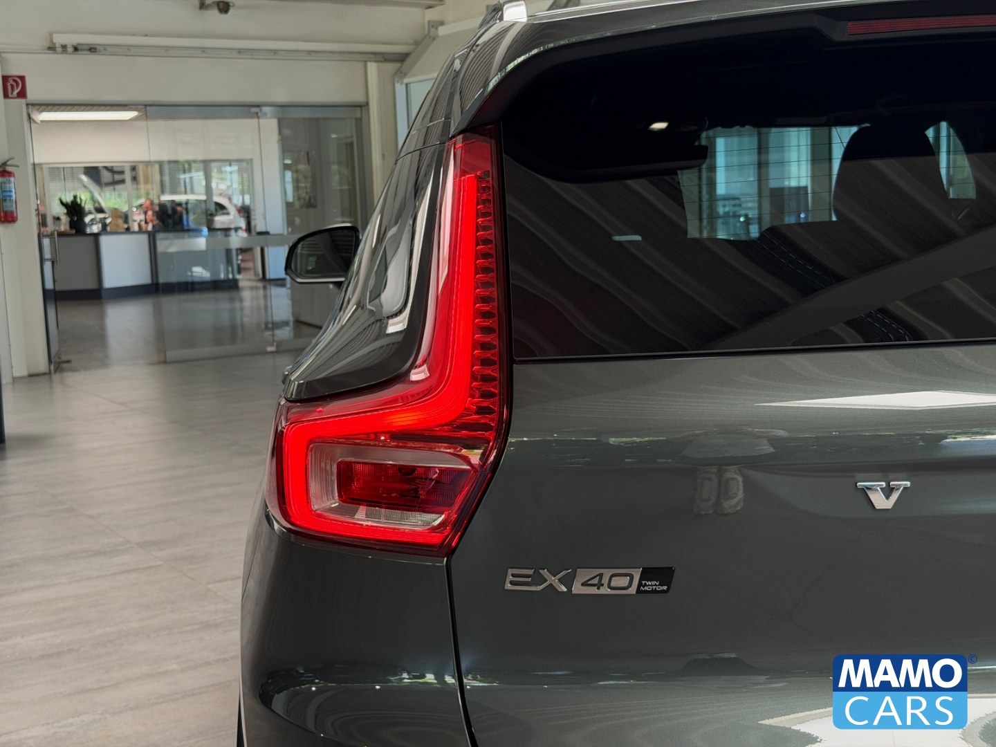 Fahrzeugabbildung Volvo EX40 Twin AWD Plus Dark AHK/ACC/BLIS/360CAM/SHZ