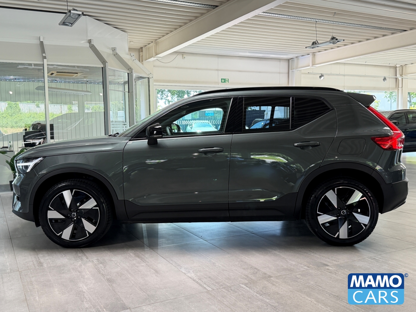 Fahrzeugabbildung Volvo EX40 Twin AWD Plus Dark AHK/ACC/BLIS/360CAM/SHZ