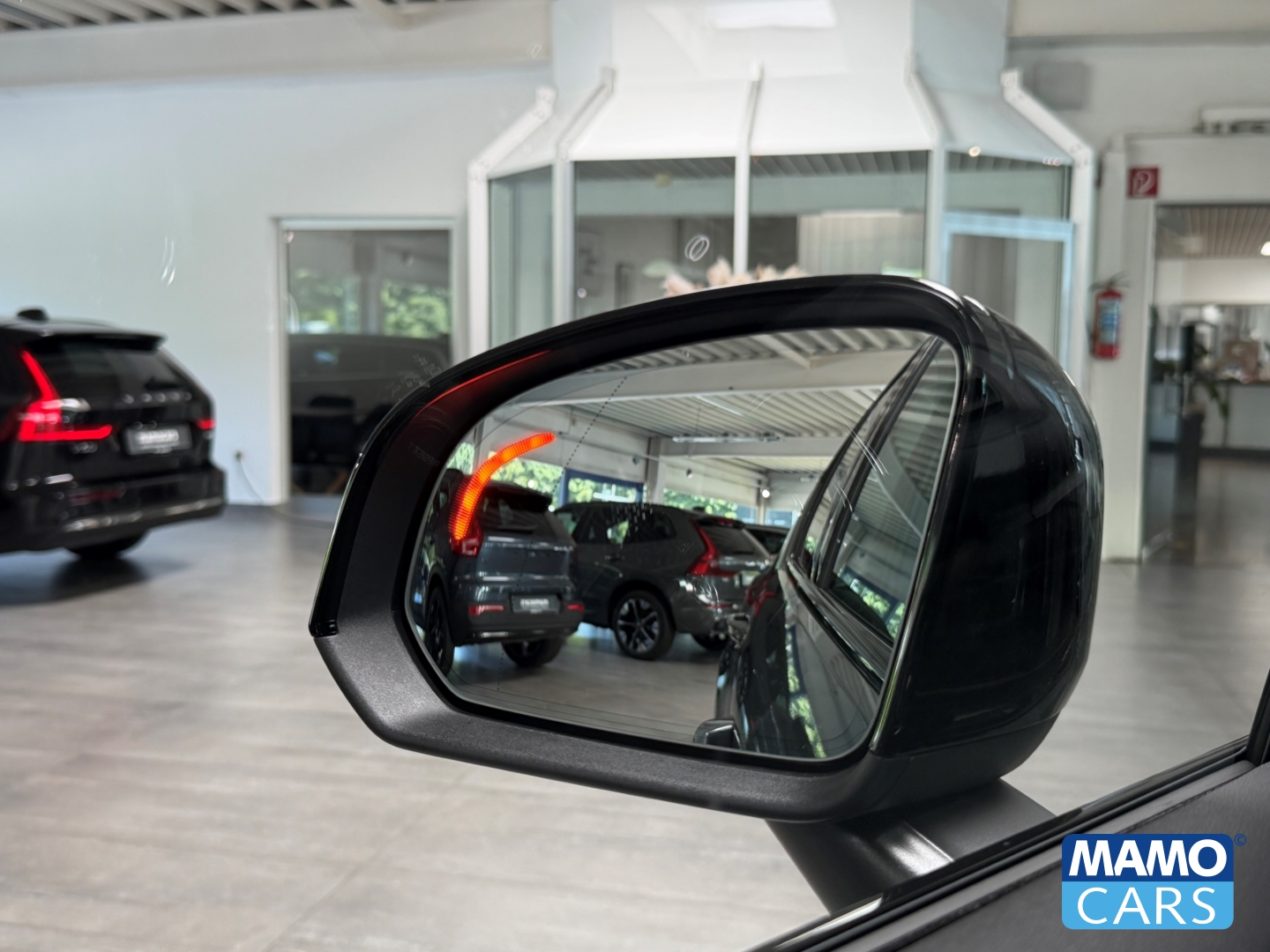 Fahrzeugabbildung Volvo EX40 Twin AWD Plus Dark AHK/ACC/BLIS/360CAM/SHZ