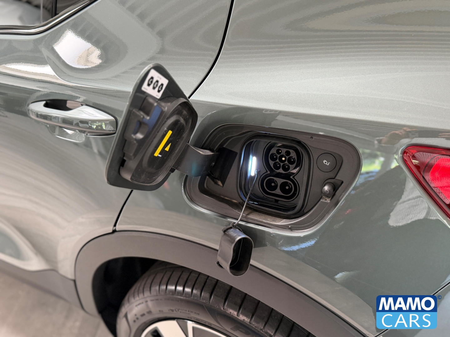 Fahrzeugabbildung Volvo EX40 Twin AWD Plus Dark AHK/ACC/BLIS/360CAM/SHZ