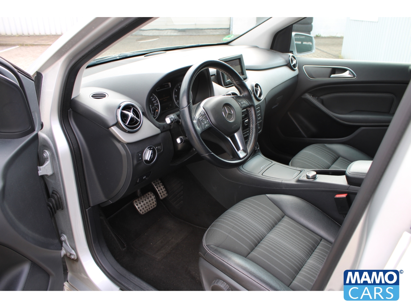 Fahrzeugabbildung Mercedes-Benz B 200 AHK/Allwetter/Rückfahrkamera/PDC/Sportpaket
