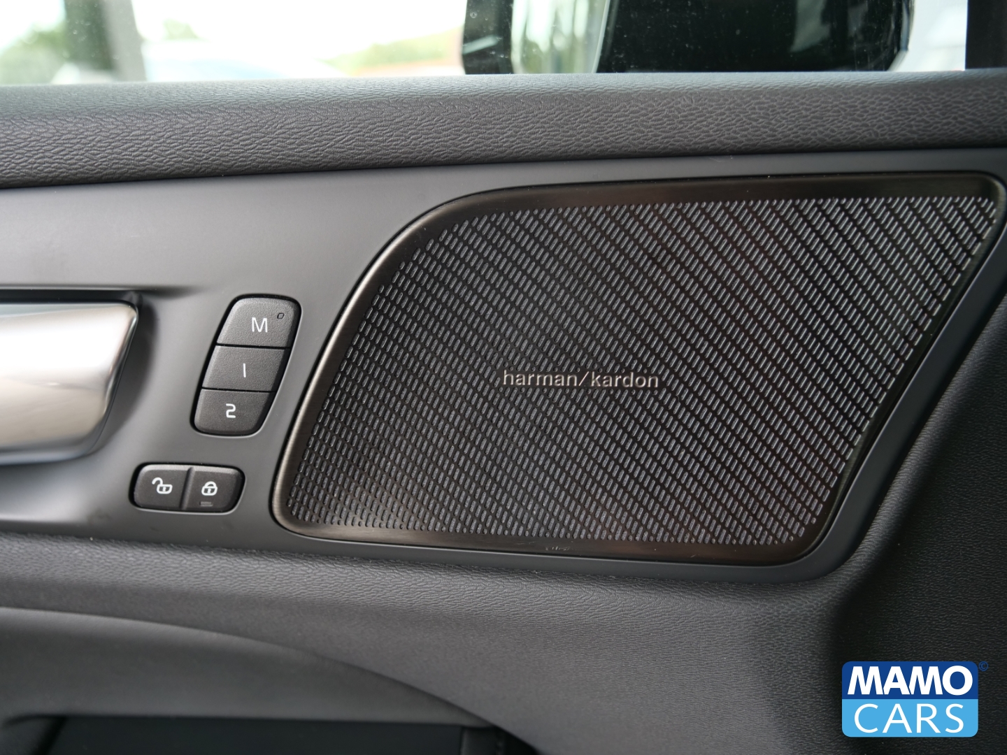 Fahrzeugabbildung Volvo V60 T6 AWD Recharge Plus Dark ACC/BLIS/STHZ/360°