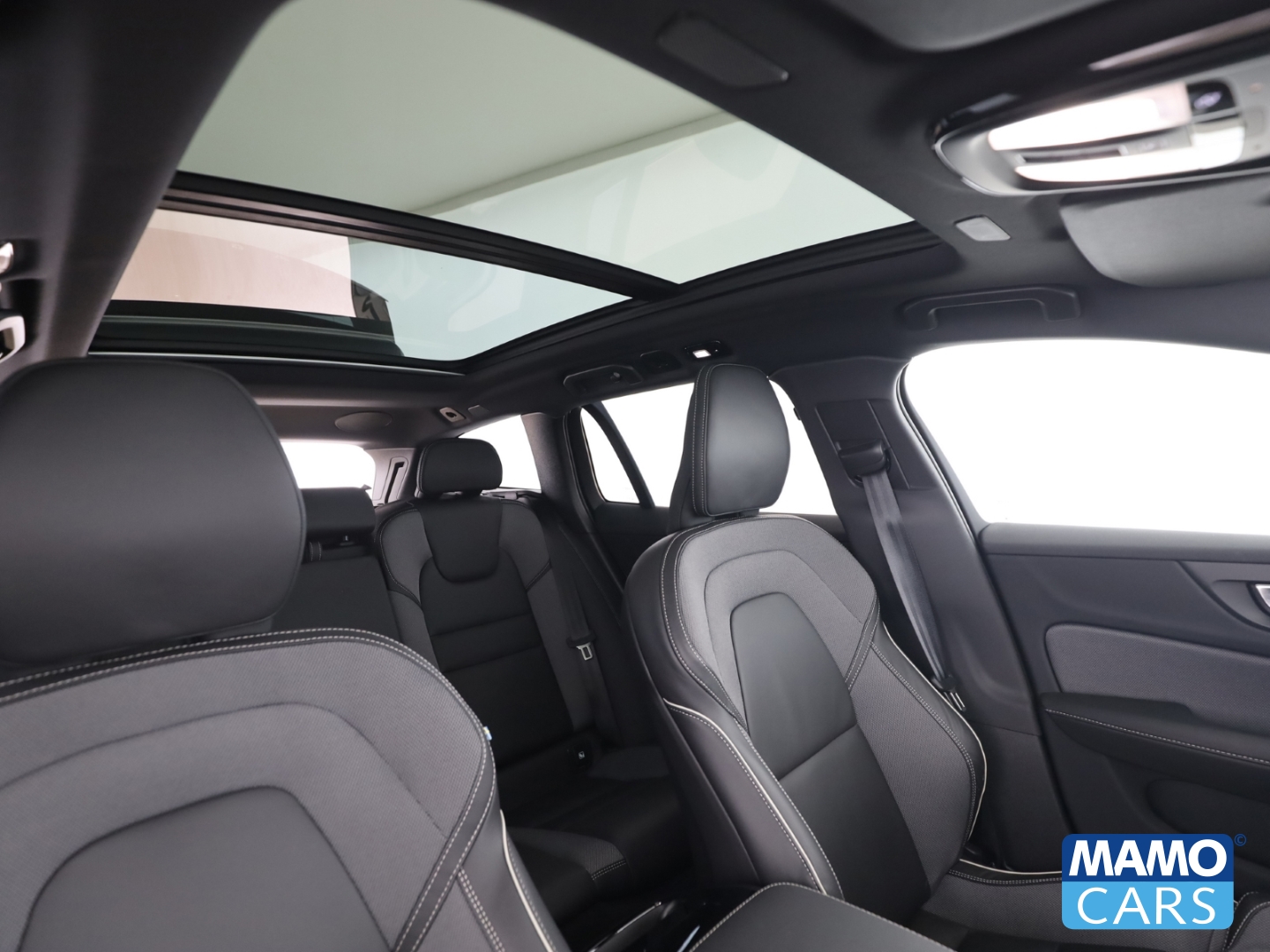 Fahrzeugabbildung Volvo V60 T6 Recharge AWD Ultra Dark Plug-In Hybrid