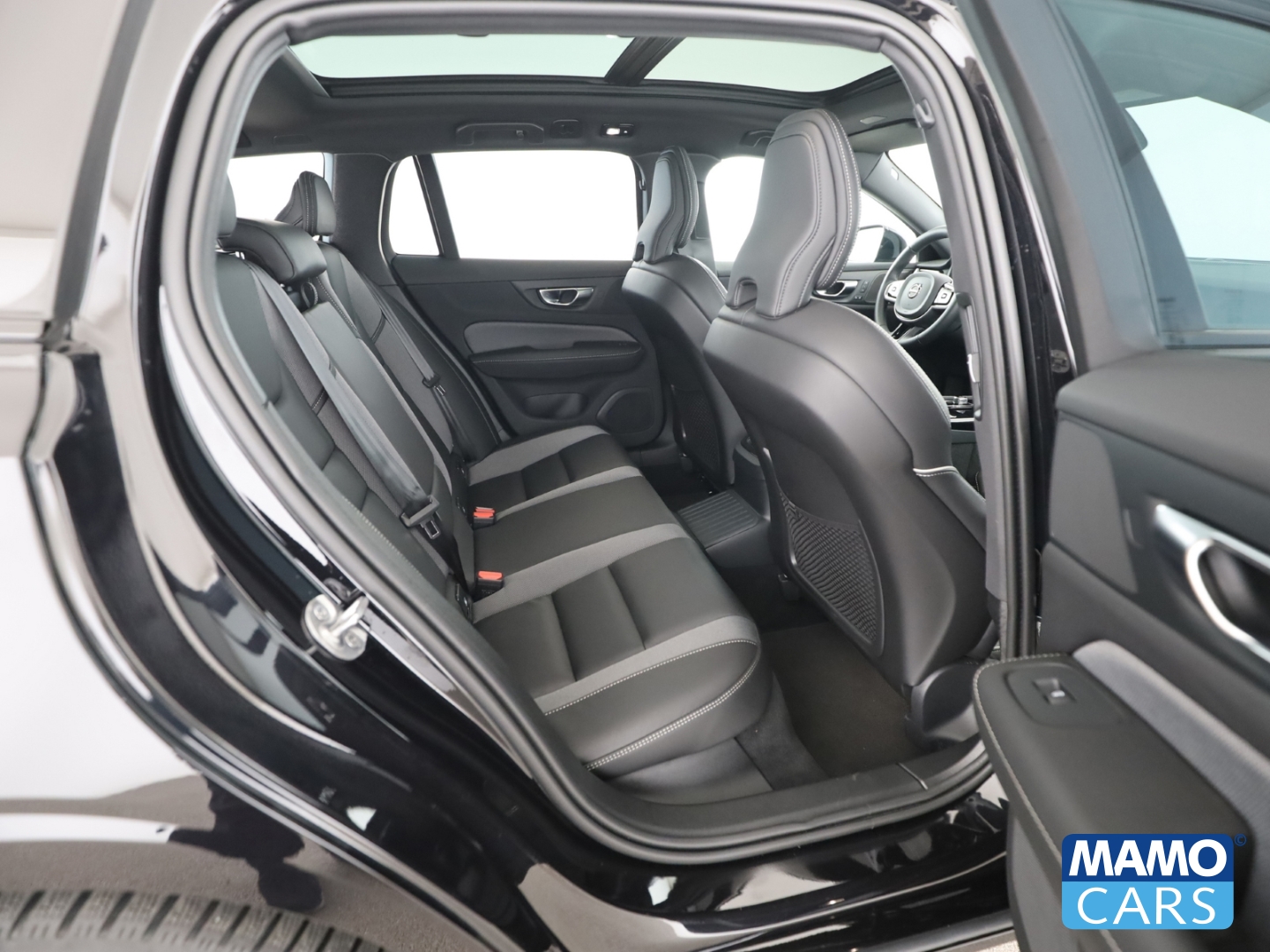 Fahrzeugabbildung Volvo V60 T6 Recharge AWD Ultra Dark Plug-In Hybrid