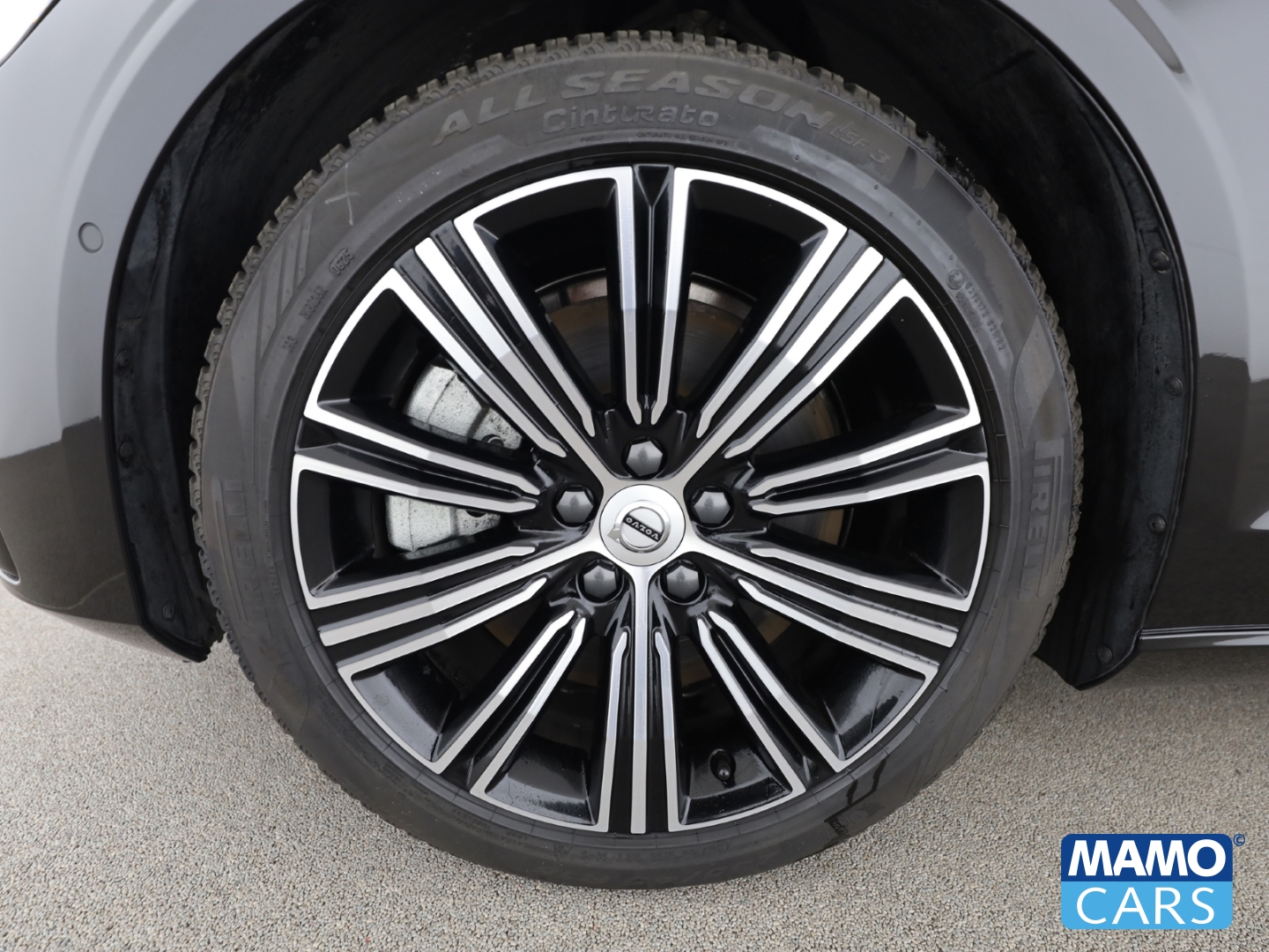 Fahrzeugabbildung Volvo V60 T6 Recharge AWD Ultra Dark Plug-In Hybrid