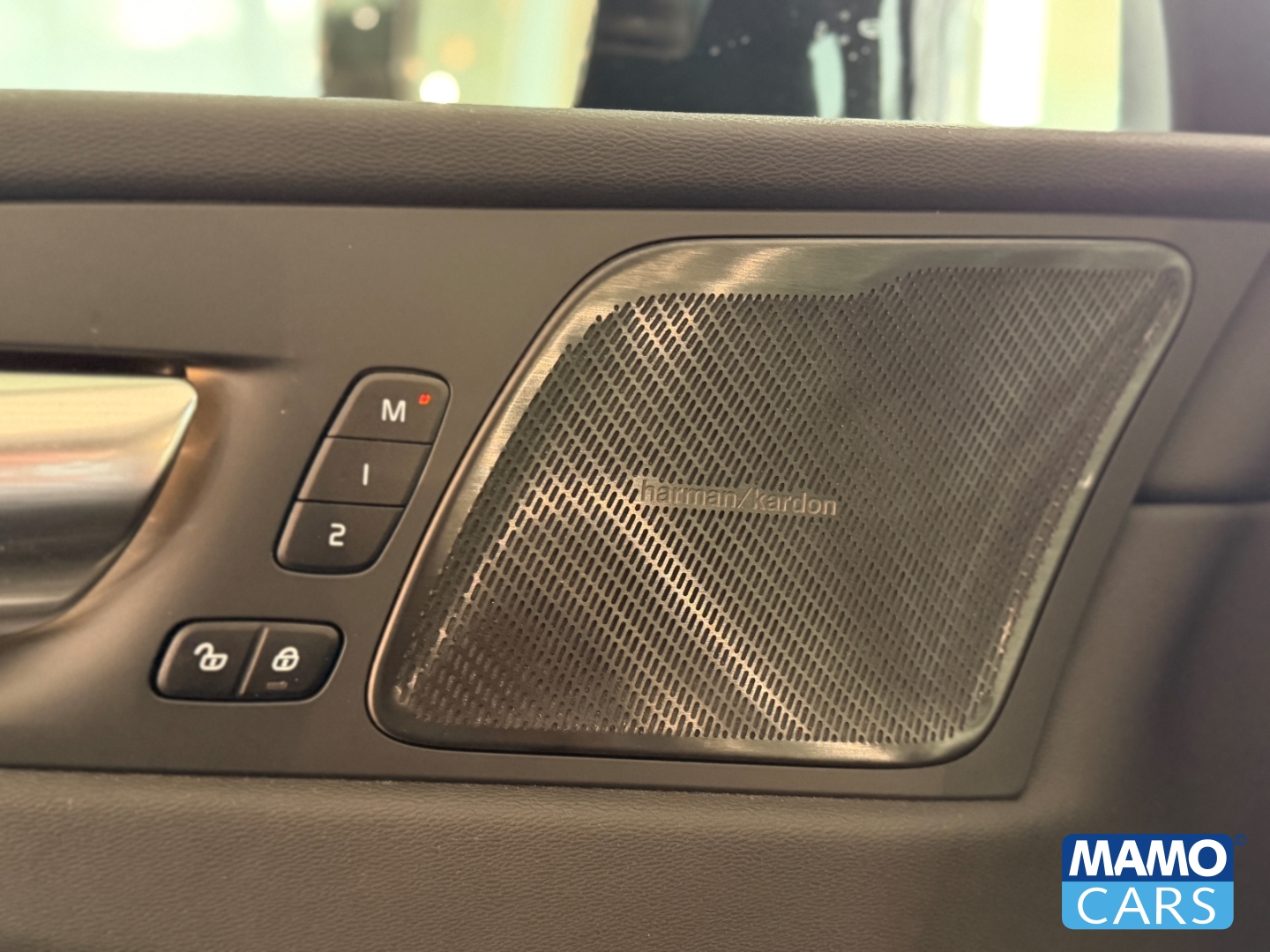 Fahrzeugabbildung Volvo XC60 B5 Plus Dark 0,99%Finanz. ACC/BLIS/HUD/360°
