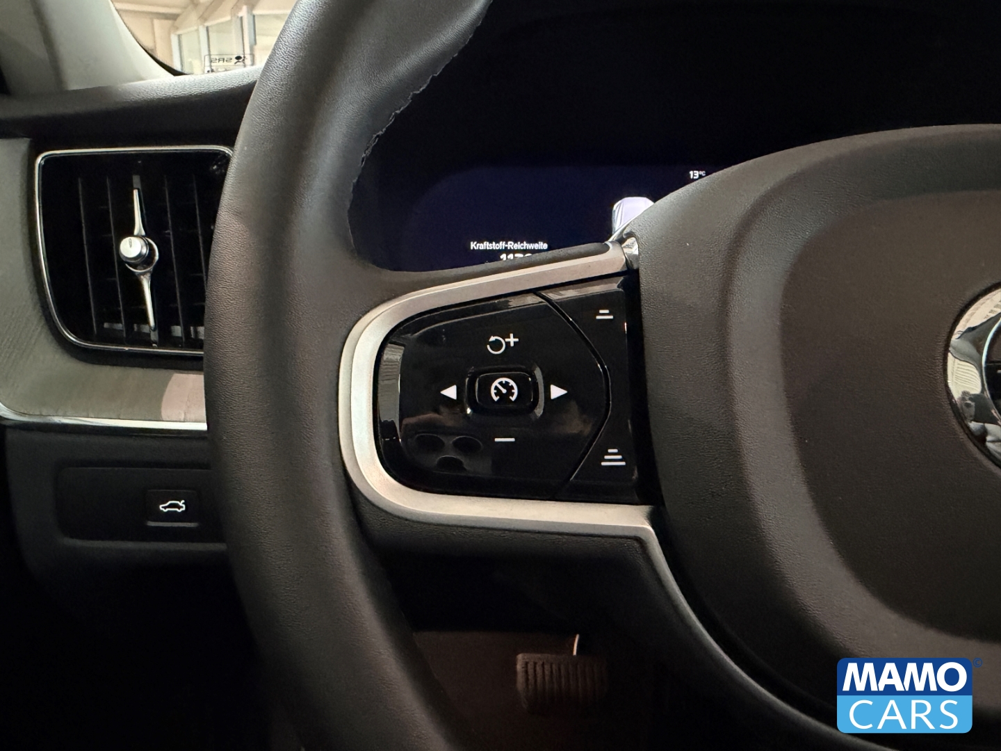 Fahrzeugabbildung Volvo XC60 B5 Plus Dark 0,99%Finanz. ACC/BLIS/HUD/360°