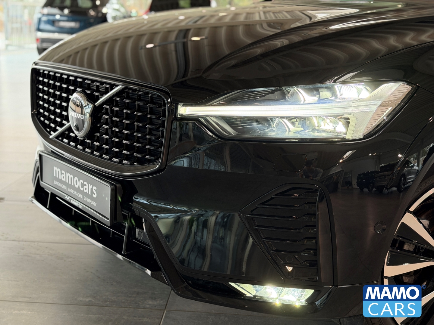 Fahrzeugabbildung Volvo XC60 B5 Plus Dark 0,99%Finanz. ACC/BLIS/HUD/360°