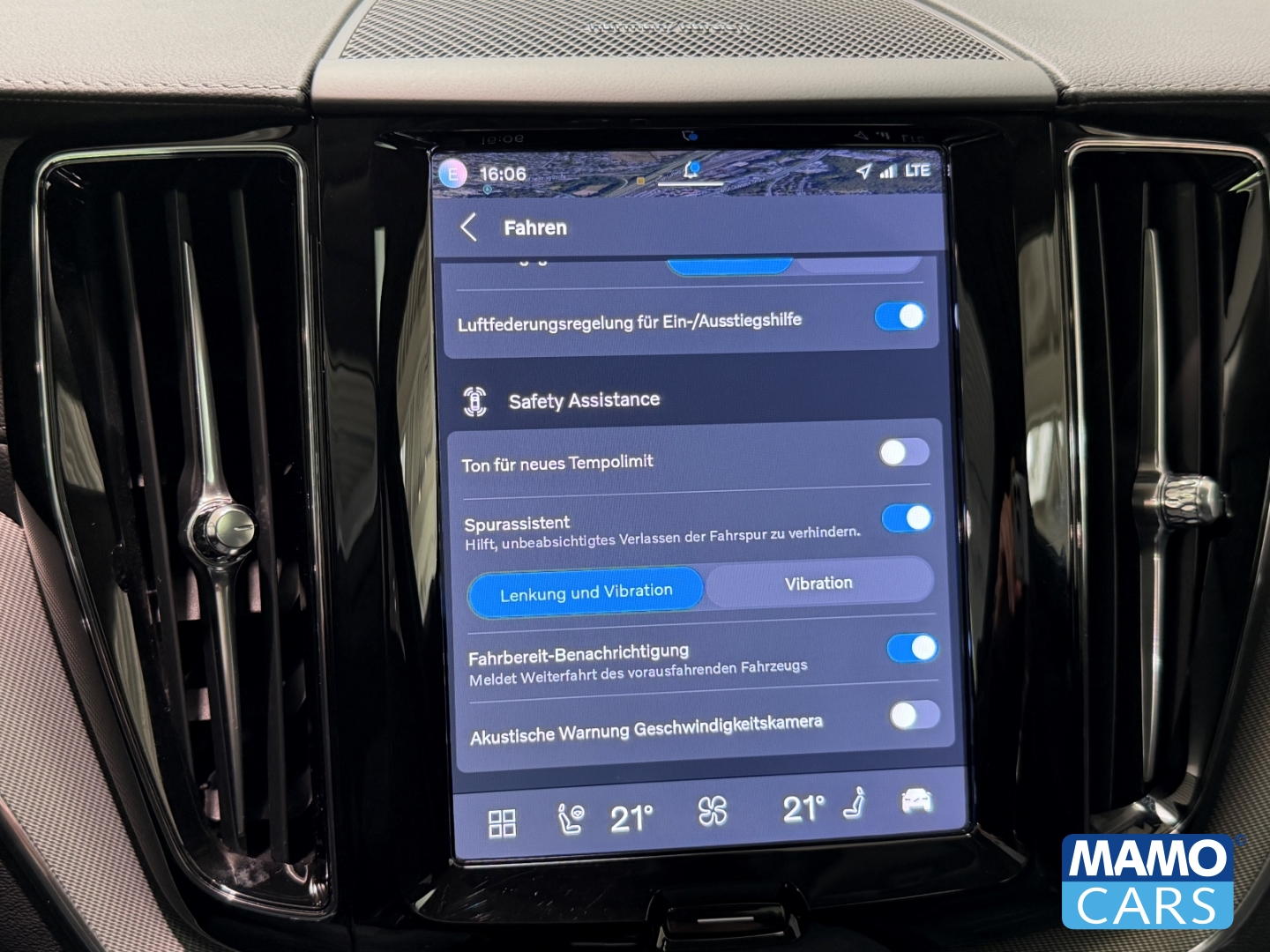 Fahrzeugabbildung Volvo XC60 B5 Ultra Dark 0,99% AHK/21''/PANO/360/FOUR-C