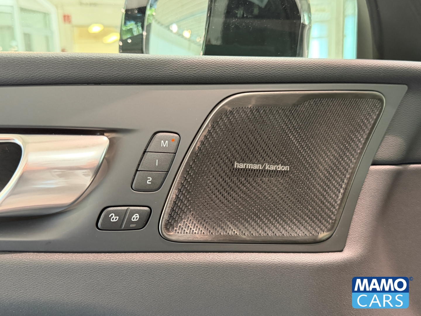 Fahrzeugabbildung Volvo XC60 B5 Ultra Dark 0,99% AHK/21''/PANO/360/FOUR-C