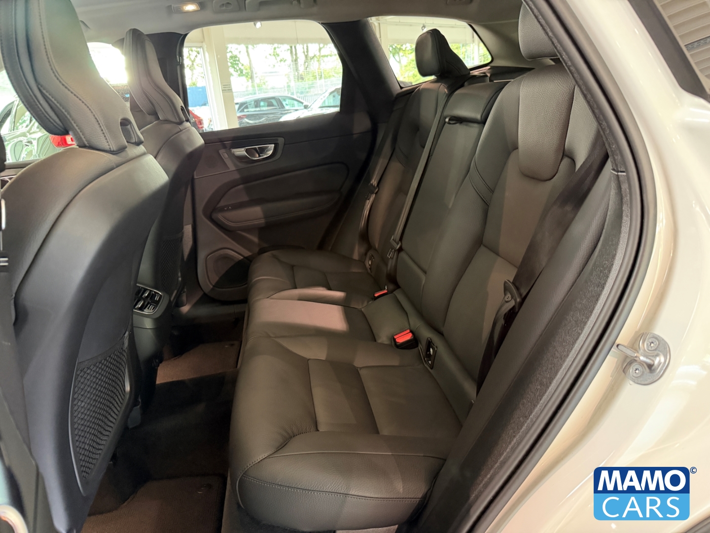 Fahrzeugabbildung Volvo XC60 B5 Ultra Dark 0,99% AHK/21''/PANO/360/FOUR-C