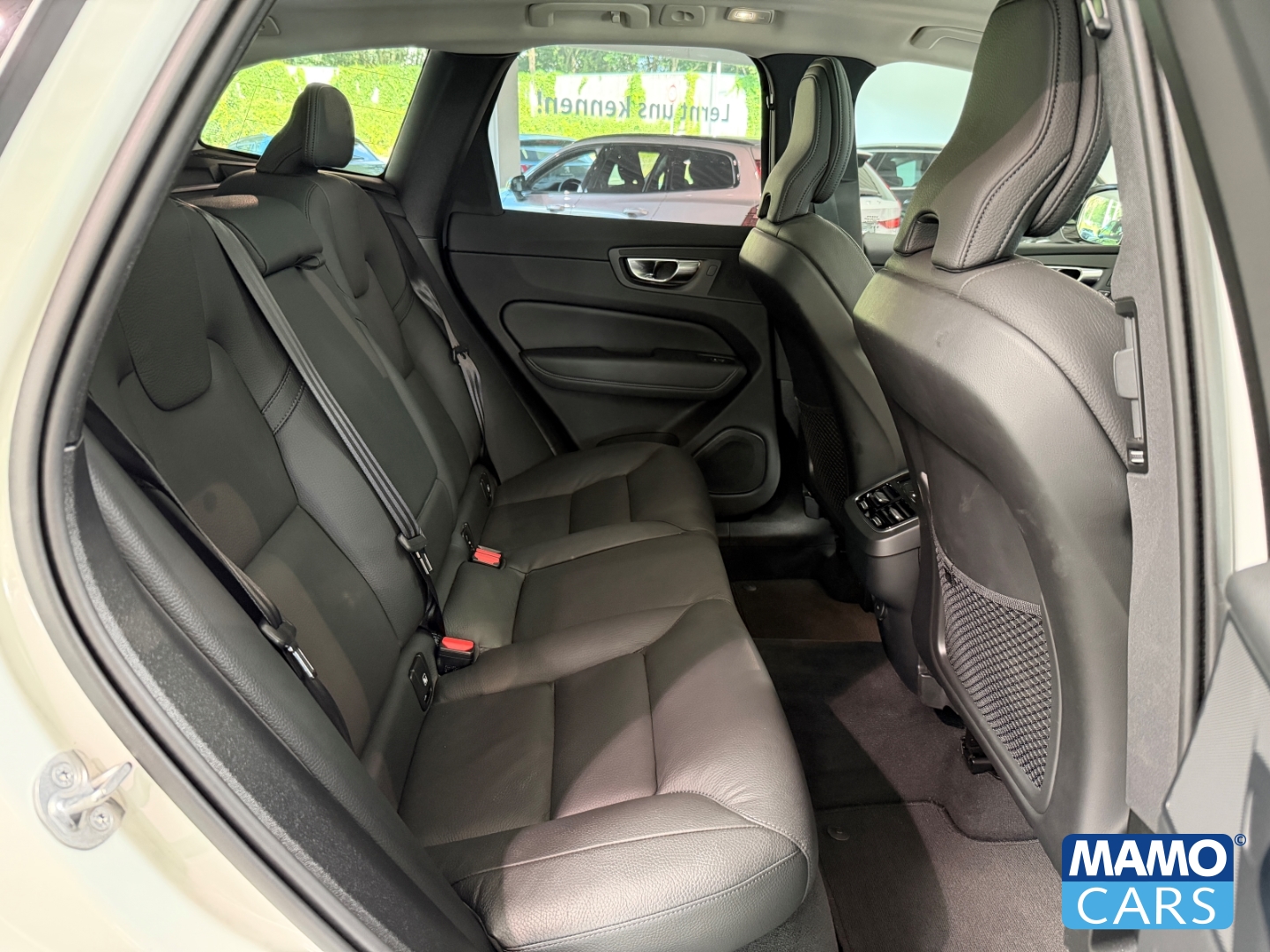 Fahrzeugabbildung Volvo XC60 B5 Ultra Dark 0,99% AHK/21''/PANO/360/FOUR-C