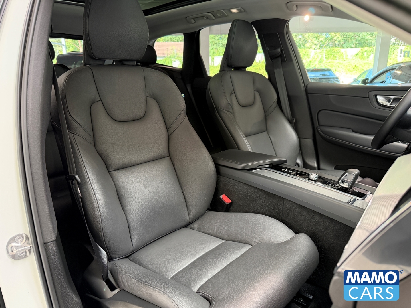 Fahrzeugabbildung Volvo XC60 B5 Ultra Dark 0,99% AHK/21''/PANO/360/FOUR-C