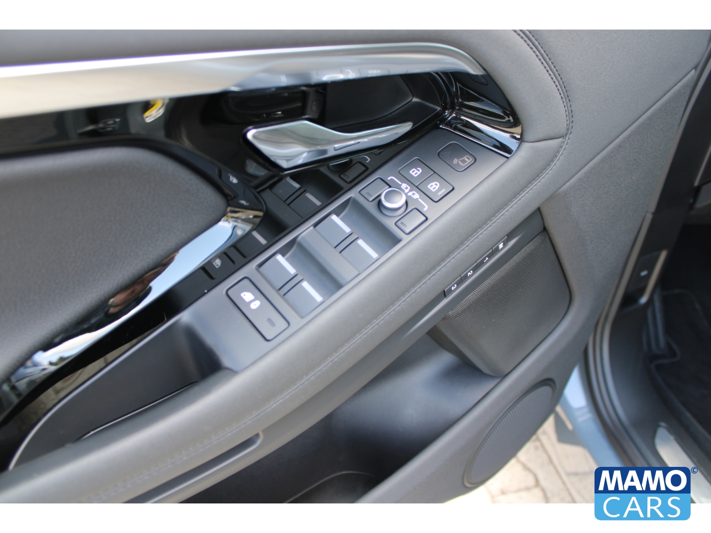 Fahrzeugabbildung Land Rover Range Rover Evoque P300e R-Dynamic SE/AHK/Winterpaket/Meridian Sound